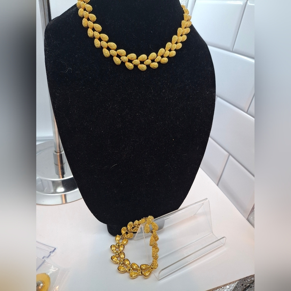 Premier Design Gold Textured Women's Necklace And Bracelet Set Vintage